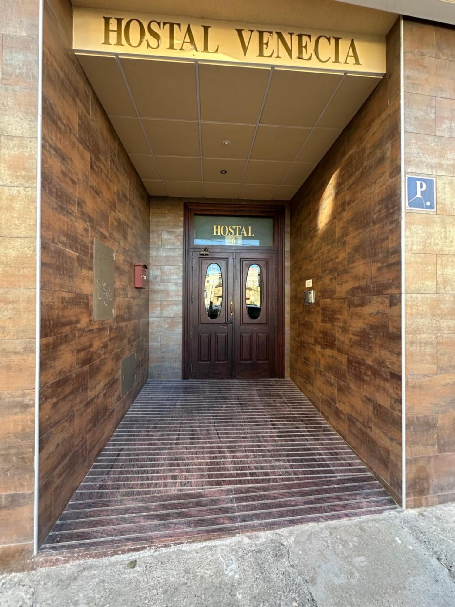 Hostal Venecia Monzon Exterior photo